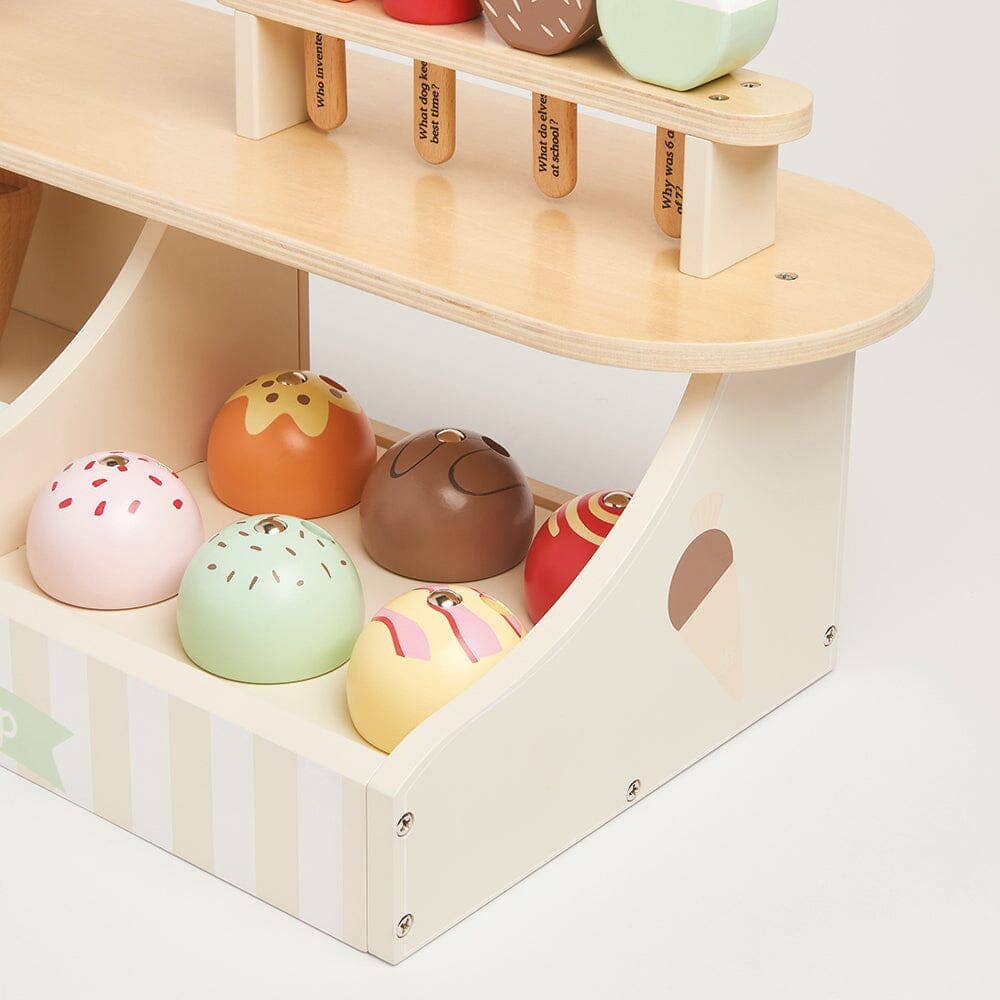 Lolly & Scoop Wooden Ice Cream Shop